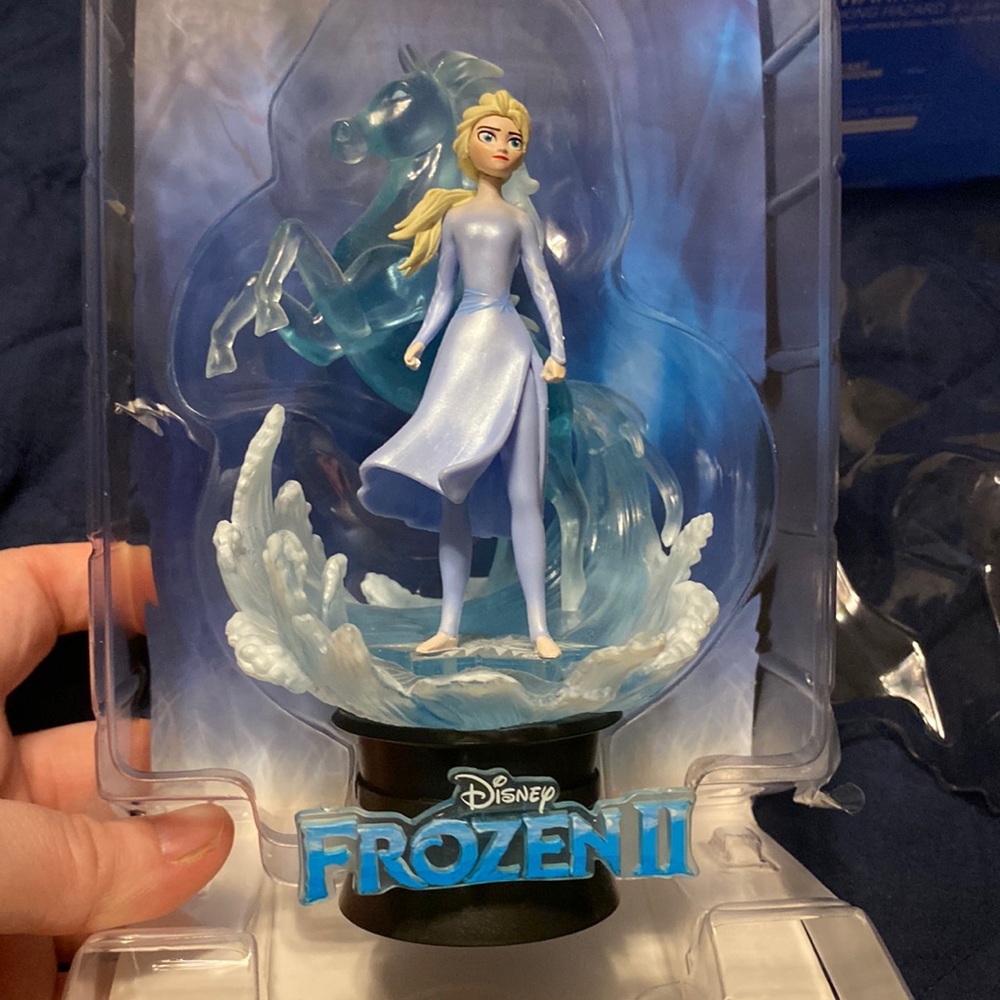 Beast Kingdom Frozen II: Elsa DS-038 D-Stage Series Statue, Multicolor, 6 inches